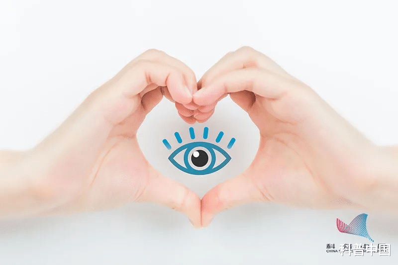 视网膜脱离|千万不要这样玩手机了，常见却高危！一男子因此视网膜脱离