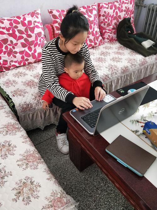 西红柿妈妈|喂完奶后却发现盘子已空,宝妈怒掀桌子,为何老公不懂推己及人?