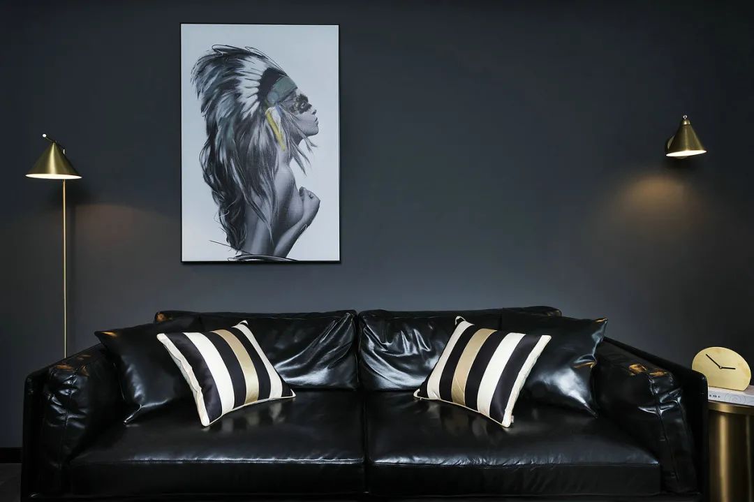 爱空间 66㎡黑暗系小轻奢:棱角分明的改造,这个家看着太爽了!