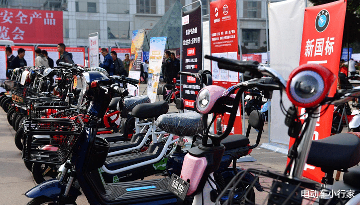 电动车小行家 电动车刚充满电，一拧转把掉2格电？维修师傅：这是向你发出警告