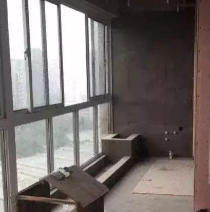 老公把阳台窗台“加宽”40cm,邻居不解,完工后羡慕极了!晒晒