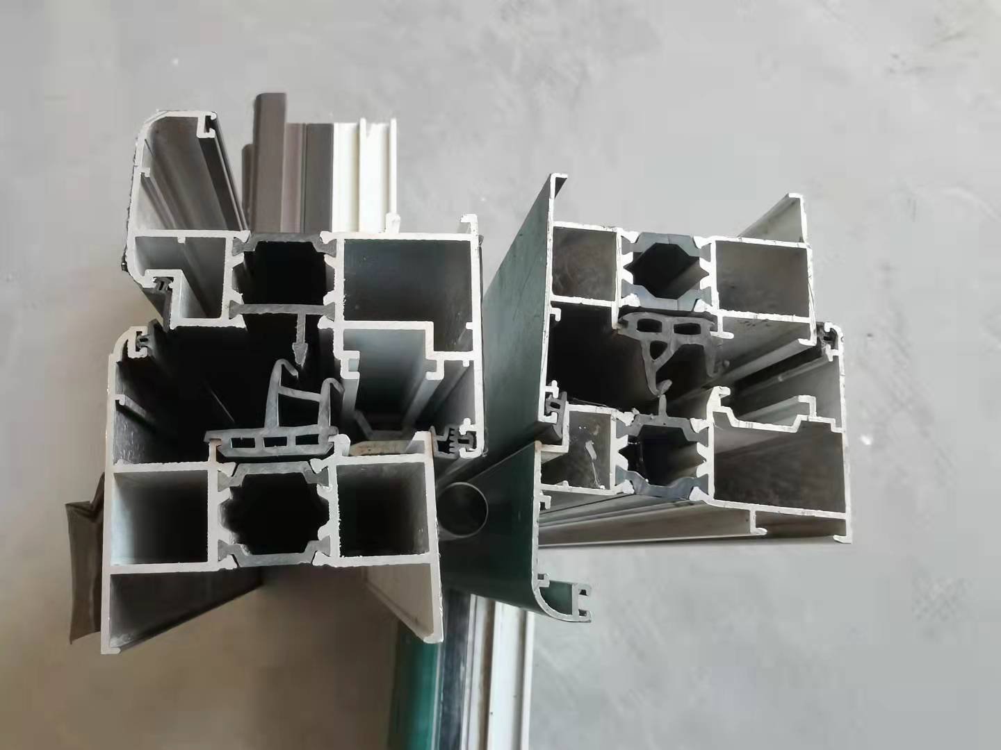 断桥隔热窗应该怎么选择？