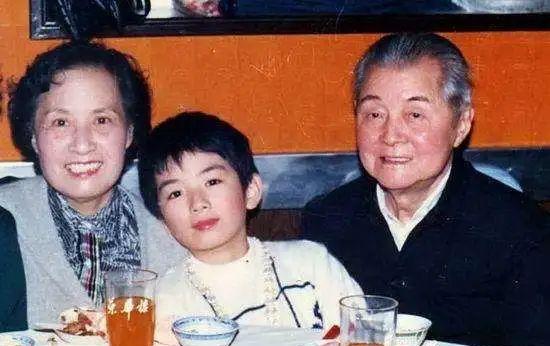 梦迁几度|5段失败的感情，两段婚姻未能善终，44岁的黄奕仍相信爱情