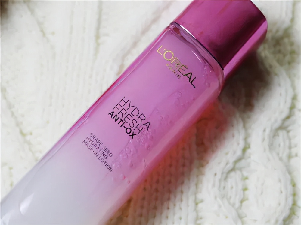 保湿 滋润高保湿的化妆水：内润外弹, 加倍畅快吸收，赶走干燥肌肤