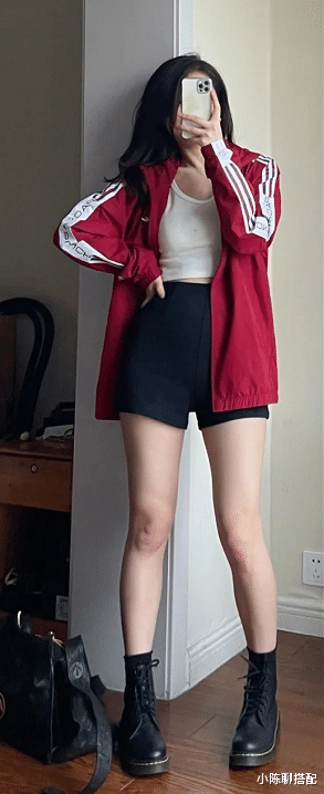 小陈聊搭配|鸿星尔克初秋穿搭合集来了，穿运动装怕土？教你穿出时尚感