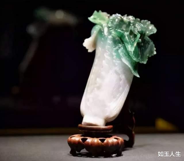 翡翠|和田玉VS翡翠，哪个更好？