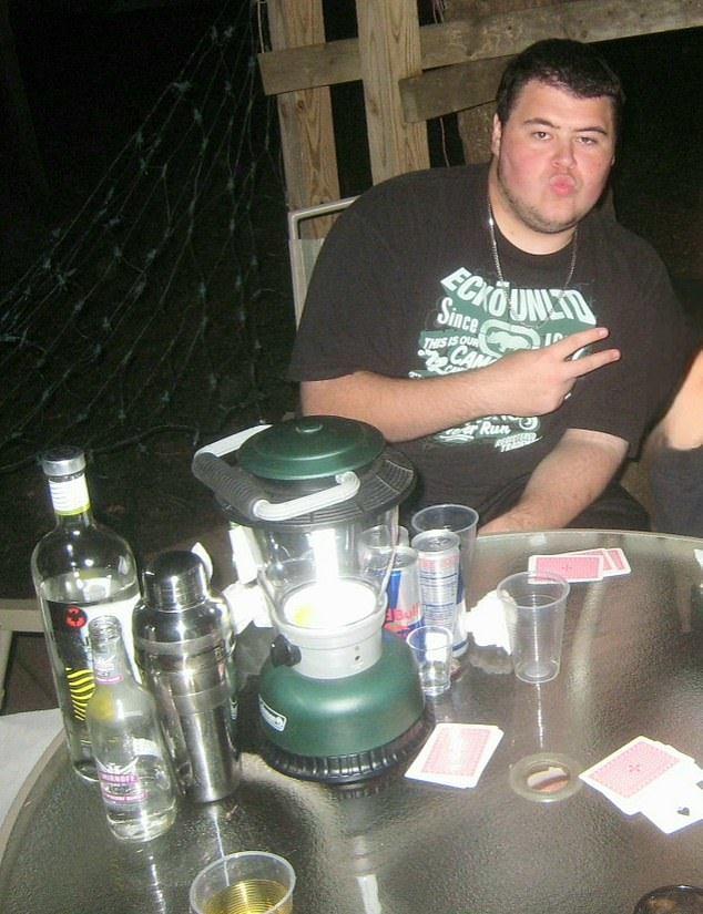 健身 美国330斤男子被警告,活不过30岁,每天1万步后练出六块腹肌