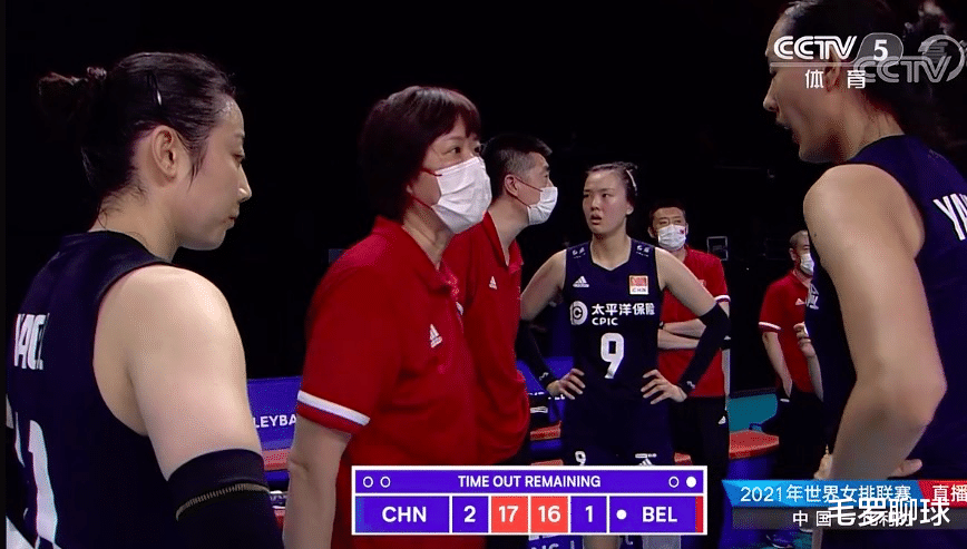 中国队|3连败！中国女排遭鱼腩3-2逆转绝杀，郎平气到黑脸张常宁空砍37分