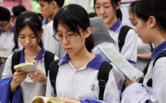 百哥曰|中学生迎来了曙光，预计2023年全面落实，中考分流政策或有变化？