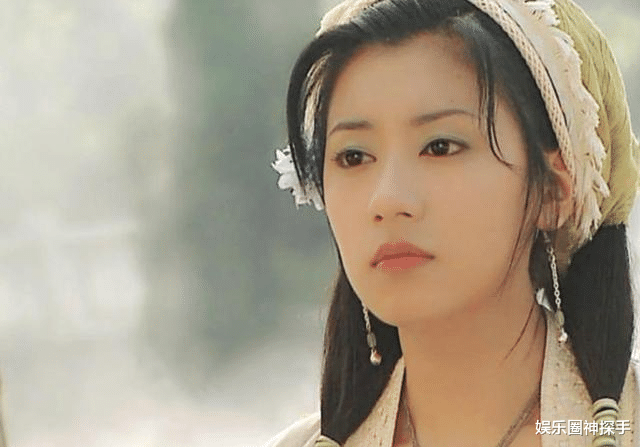 沙丘|贾静雯老公太幸福，屡在社交账号上晒合影，俩女儿出镜率高