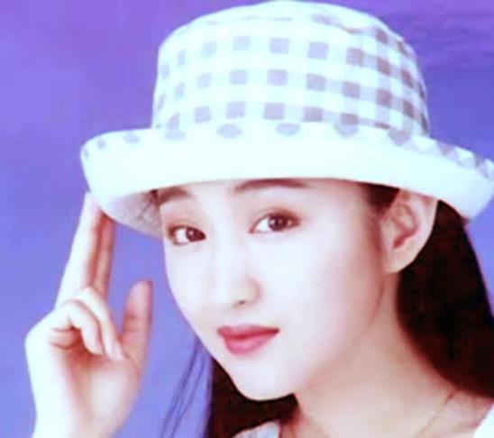 杨钰莹|47岁杨钰莹终于领证了？新郎让人很意外，整个娱乐圈都惊喜不已