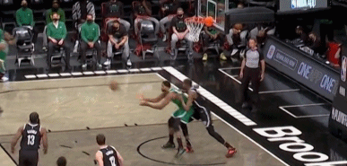 凯文·杜兰特|747天再轰季后赛30+!杜兰特32分创三大纪录:垫脚塔图姆引争议