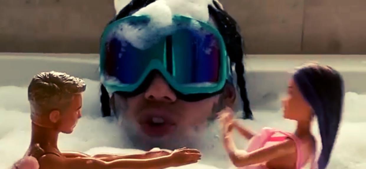 医生|脑门镶钻后，又有歌手钻开头骨植满大金链？网友嘲翻！