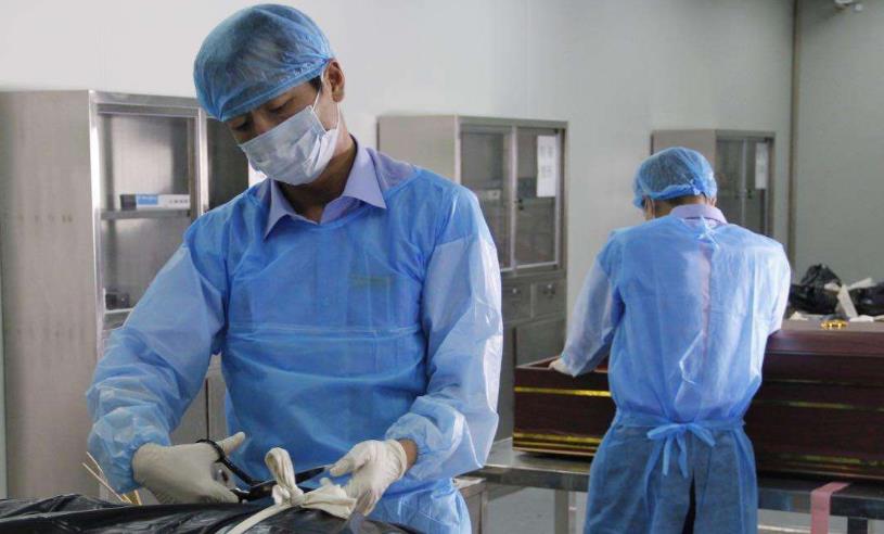 人死后别用手去摸身体,入殓师:与恐惧无关,即便最亲的人也不要