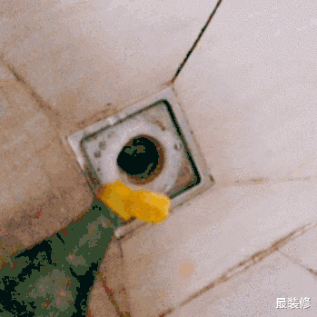 下水道堵了还用热水冲？老师傅教你几招，快速疏通没异味！