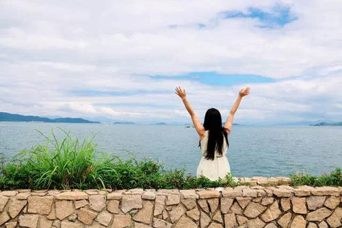 染夏英子 感情是需要陪伴的，如果一个男人愿意给你这三样东西，一定要珍惜
