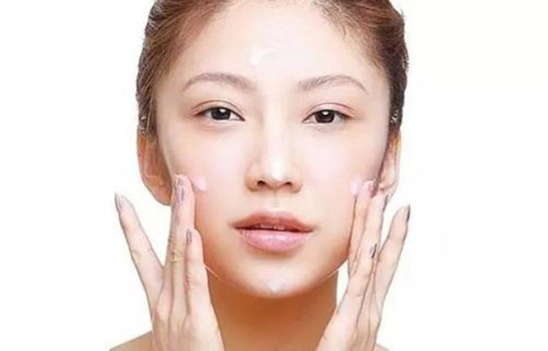 水果 淡斑精华可以在白天使用吗 八大淡斑精华大揭秘