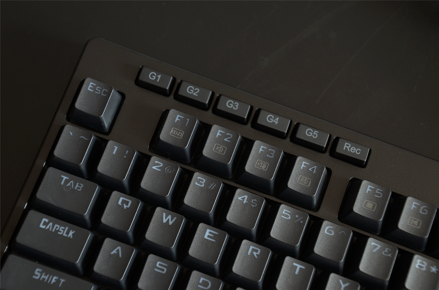 |可换轴+RGB+多媒体键来搅局,超频三GI801机械键盘DIY挺好玩