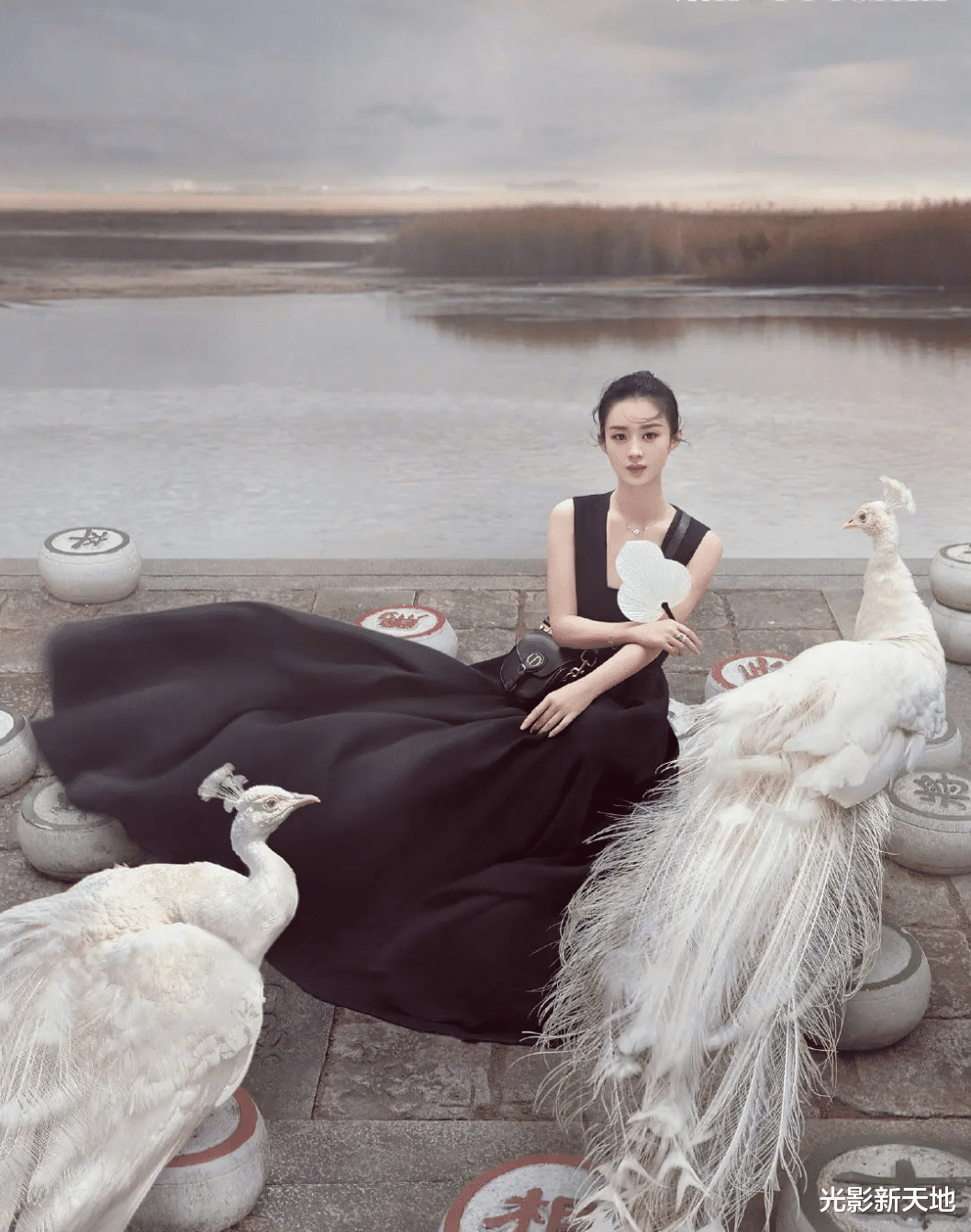 赵丽颖|赵丽颖杂志封面遭群嘲，被批照片修过头，陈漫再次失手