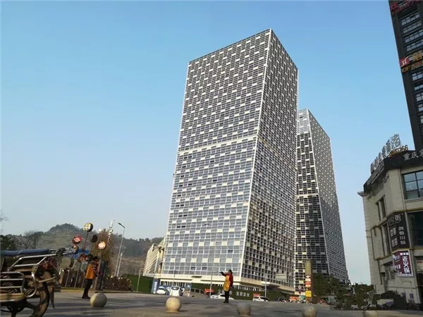 新濟南人小李 110個建筑界的“金酸莓獎”，國家發(fā)改委：嚴(yán)禁建設(shè)“丑陋建筑”