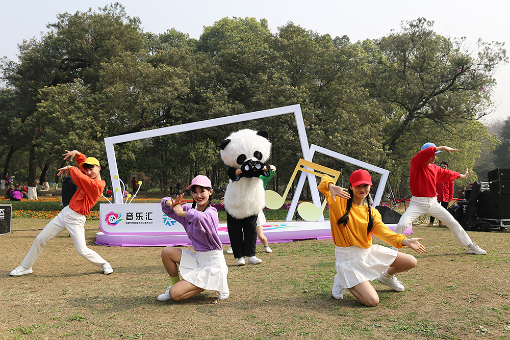 热点事儿 盛世迎大运、花重锦官城 来植物园打卡第二届草地音乐会