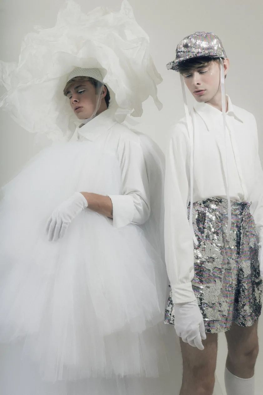 纺织服装时尚内参|男人穿婚纱也很美,这仙气缭绕男装,男生穿戴起来连女孩都脸红!