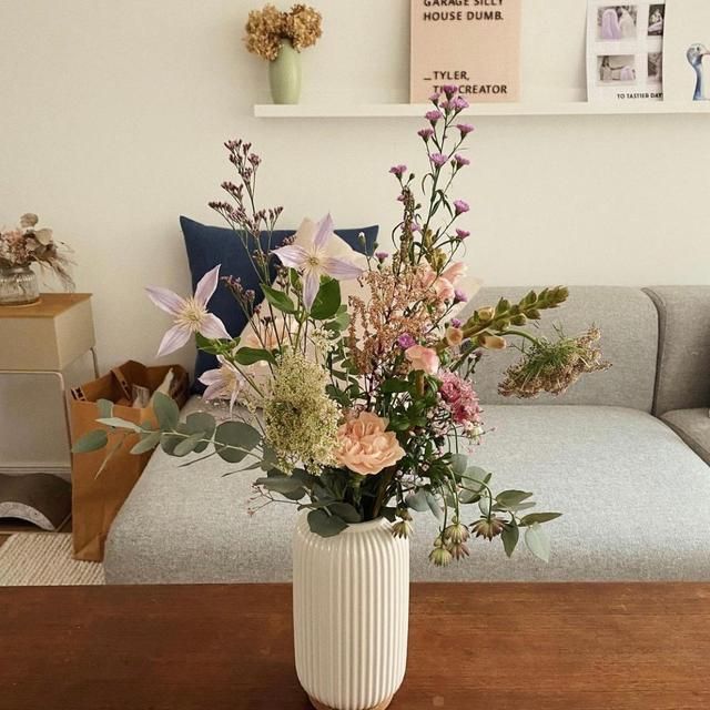 53岁阿姨晒郊区自建房火了：门前庭院，绿树成荫，全村最特别！