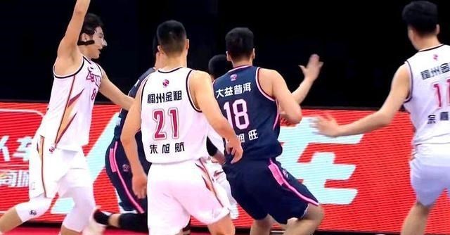 嘟小薯 太精彩!浙江单节10-0掀翻广东 周鹏15+3尽全力 三少哑火杜锋暴怒