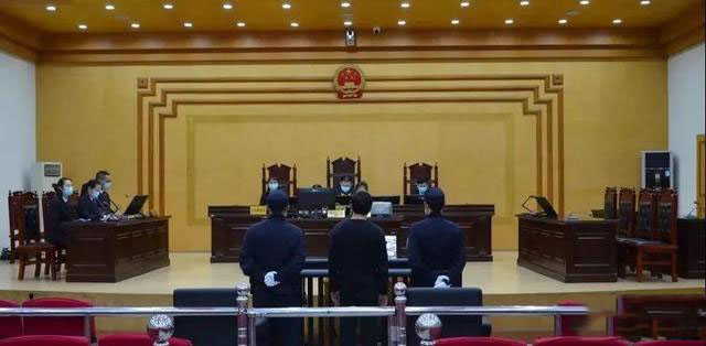 长三角观察 醉酒男子深夜“暴走”，十楼扔下自行车，酒醒后知道自己闯祸了