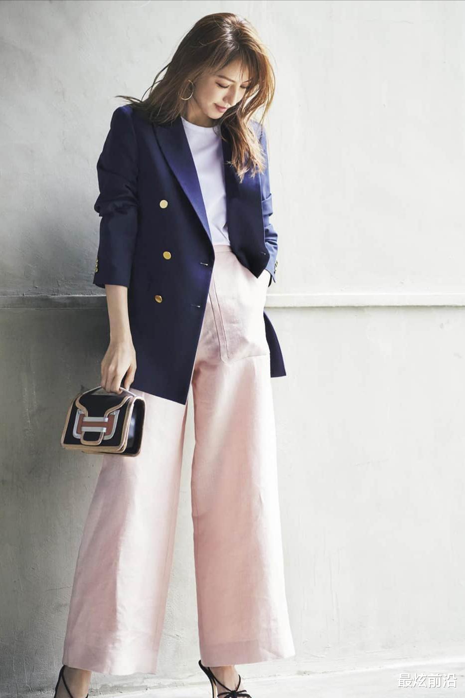 最炫前沿|40+的女人，要学会保持适当的空间感，宽松穿搭打造端庄女神范