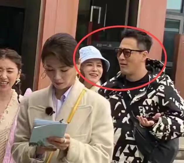 林峰|41岁林峰街头拍戏，身材发福依然型男范十足，胡渣造型显苍老