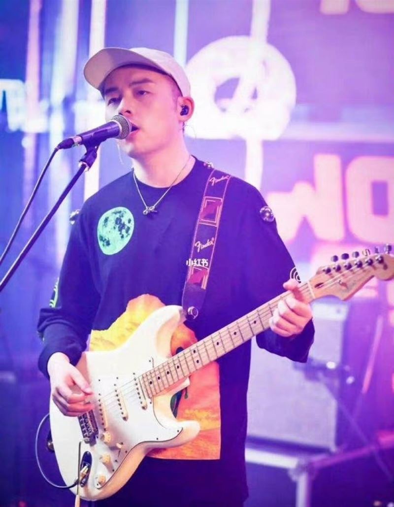 刘耀文|周迅带小13岁男星回老家被拍，一举动暴露真实关系