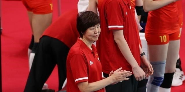 憨爸爸育儿|女排奥运遇开门黑，郎平朱婷被球迷指成罪人，教练球员成救世主