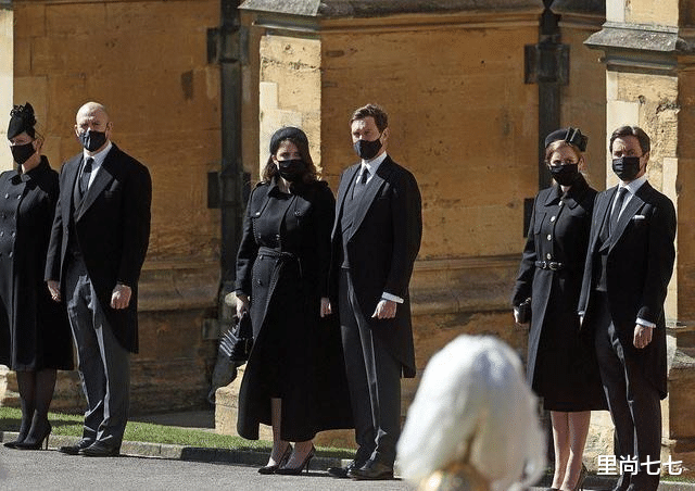 吴亦凡|尤金妮公主老公出轨！携仨泳装模特公然出游，老婆独自在家带娃