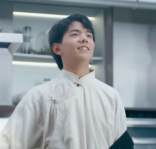 宣传片|《中餐厅5》宣传片：丁真笑容青涩，姚安娜龚俊脸贴镜头皮肤精致