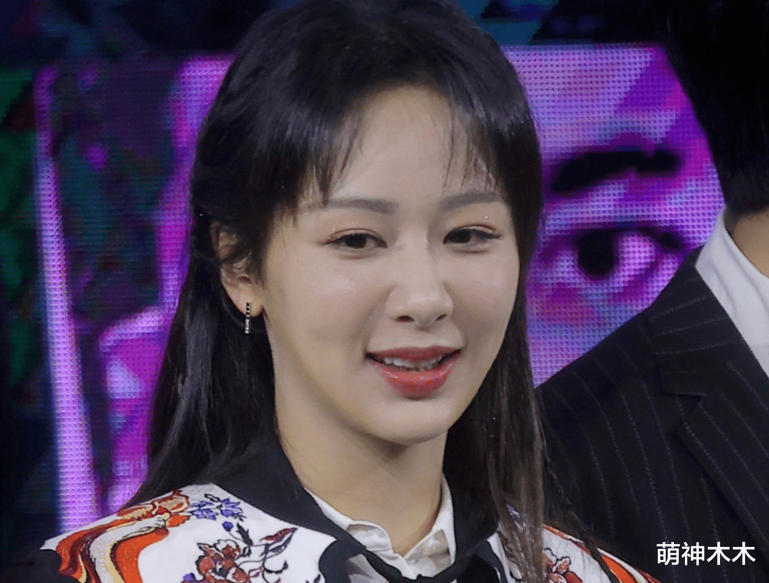 杨紫|杨紫最新生图发福，苹果肌凸起肿胀感明显，粉丝吐槽妆发失败