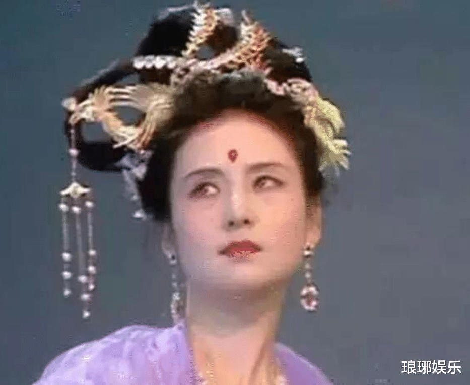 鞠婧祎|鞠婧祎新剧海报来袭，造型好像86版的“嫦娥”，气质更是不分伯仲