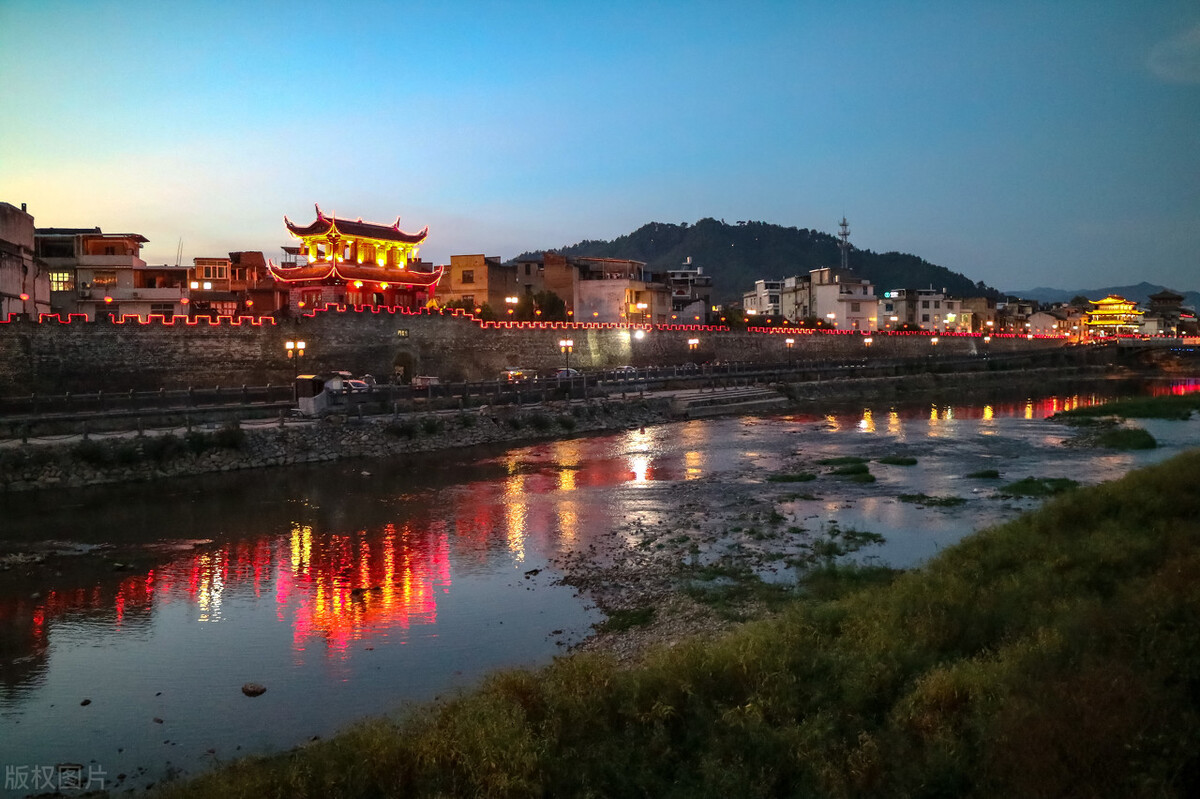 福建省 福建一古城走红，在唐代建造，还被誉为“中国最美丽的山城之一”