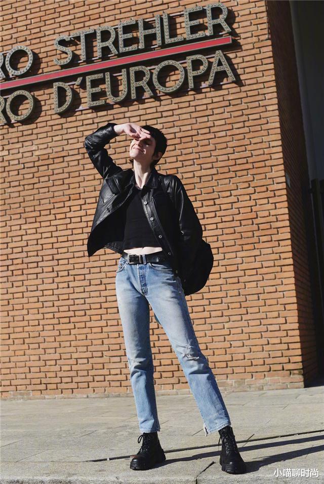 小喵聊时尚 别再露脚踝了，今冬流行“九分裤+马丁靴”，显瘦又保暖，特洋气