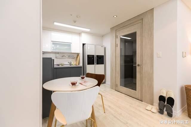 全屋都是大白墙,却没一人说单调,从软装入手翻新,简直像换了房