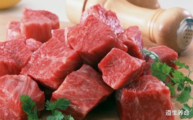 过敏|老年人为啥摔一跤就骨折？50岁后，2种肉请舍得吃，让骨骼更强硬