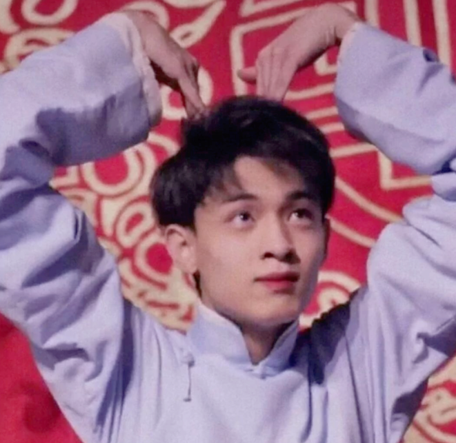 秦霄贤|“能买下整个德云社”的秦霄贤，家里是干啥的？