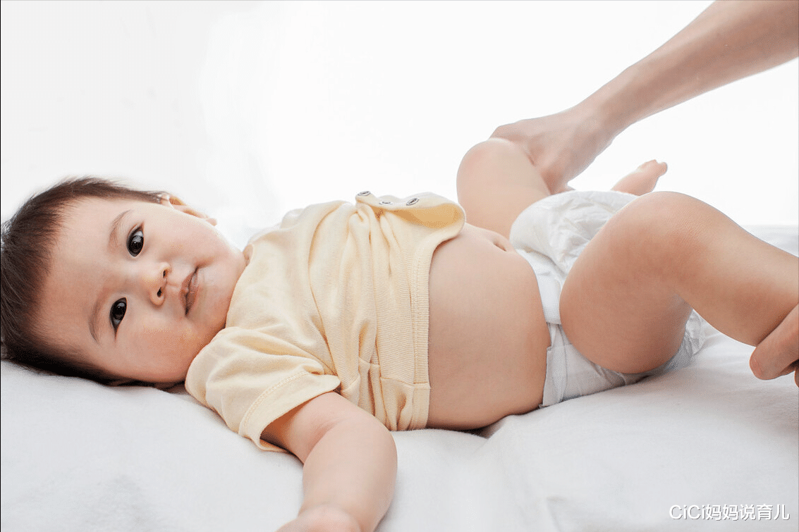 CiCi妈妈说育儿|新生儿晚上不睡觉爱哭闹,频繁要吃奶吐奶,反反复复折腾是为啥?