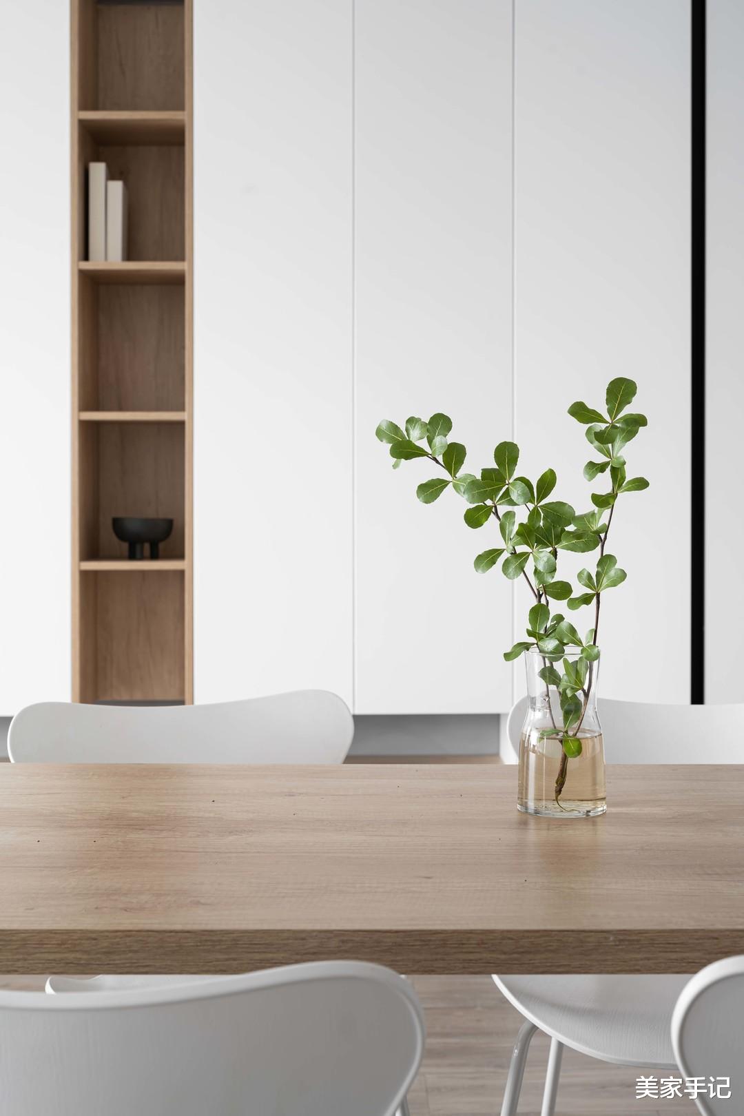 一进他家，仿佛世界都安静了下来，全屋没有一丝俗气，太有品味了