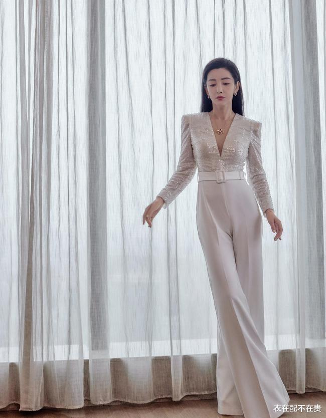 衣在配不在贵 李冰冰逃过中年发福，穿连体裤头身比让人惊艳，P都P不了这么完美
