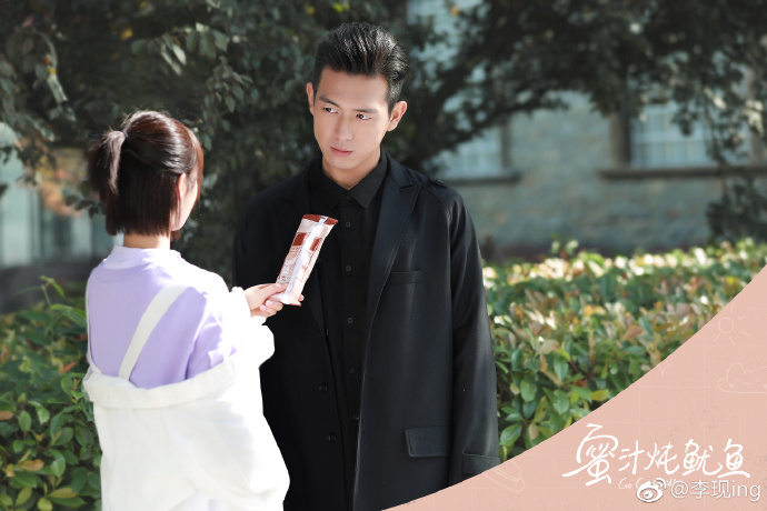 杨蓉|李现杨紫感情有多好？李现卡着零点送上祝福，双方大大方方不避嫌