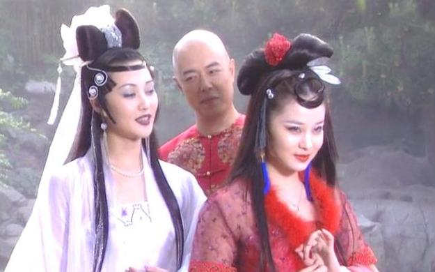 奇案故事:16名少女失踪,黑狗叼红肚兜拦轿,终于破了连环案
