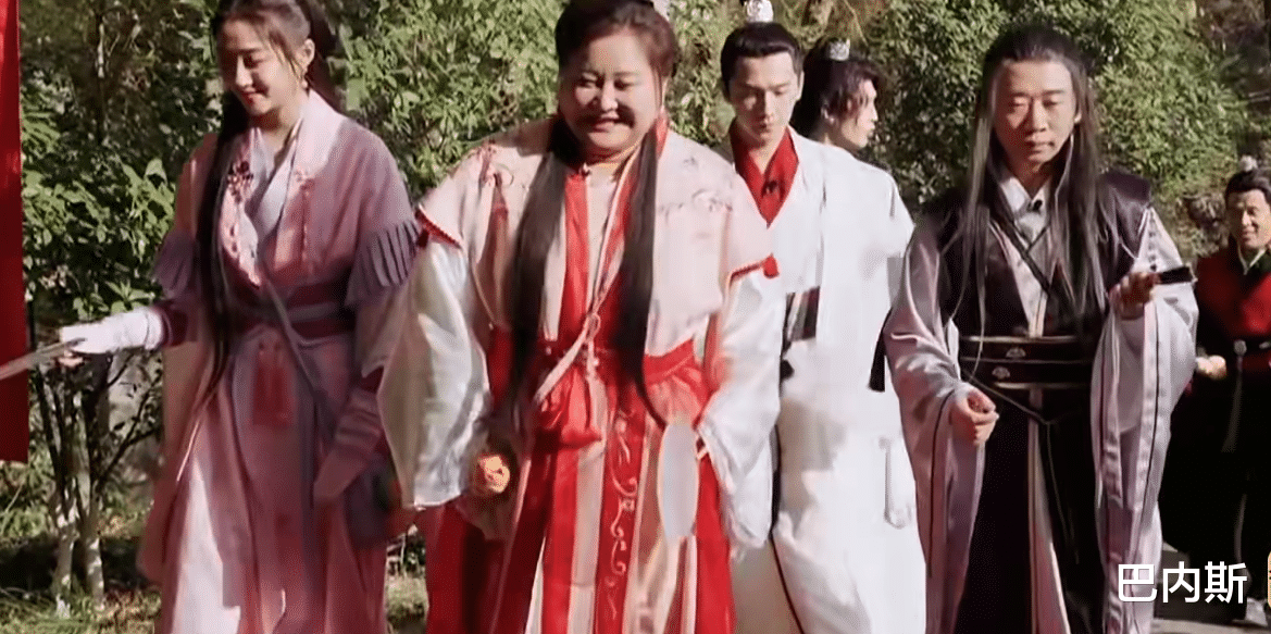 青春环游记|青春环游记:嘉宾背诗成念诗?范丞丞关晓彤双眼瞅向前方,太出戏