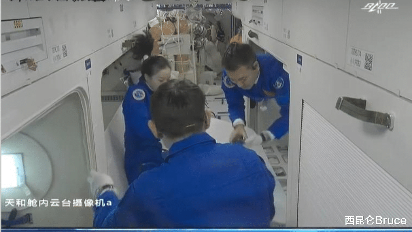 航天员 “私人物品”揭晓!神舟十三号三位航天员,携带的物品,充满惊喜