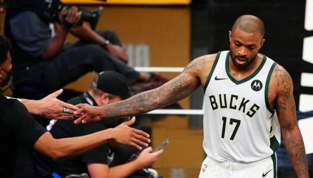 清浅微笑的我|1200万，真给不了那么多！塔克或离开雄鹿，篮网、湖人机会来了